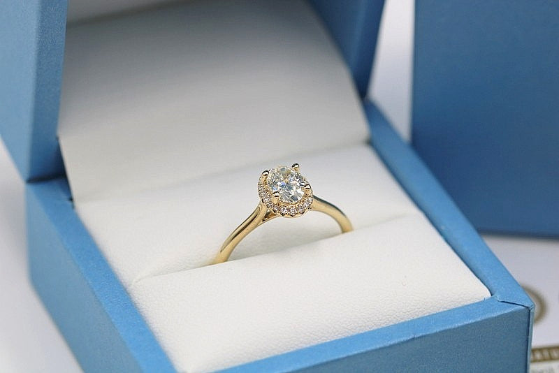 0.91ct Oval Brilliant Diamond Halo Engagement Ring — GIA Certified, 14k Yellow Gold