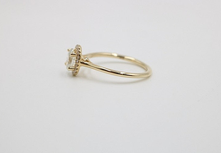 0.91ct Oval Brilliant Diamond Halo Engagement Ring — GIA Certified, 14k Yellow Gold