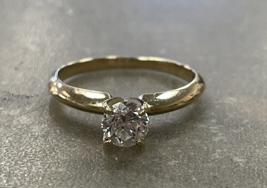 0.44ct Fancy Deep Pink-Purple Diamond 3D Square Halo Ring — GIA Certified, 18k Tri-Color Gold