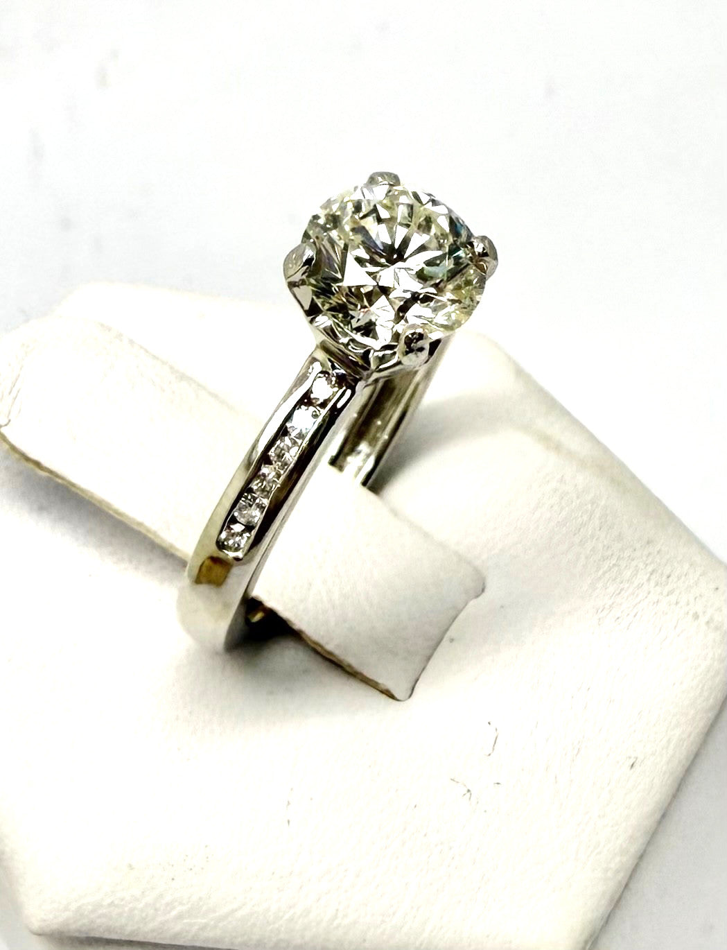 1.59ct Round Brilliant Diamond Ring with Accents — GIA Certified, Platinum