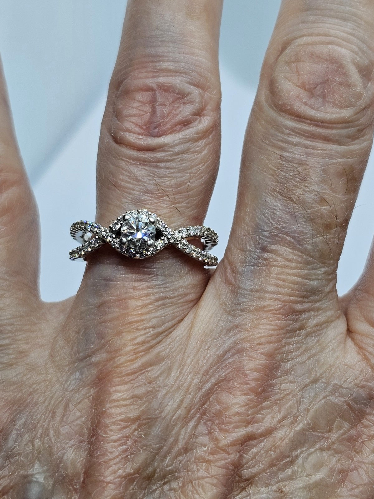 0.86ct Round Brilliant Hearts & Arrows Diamond Ring — GIA Certified, 14k Gold